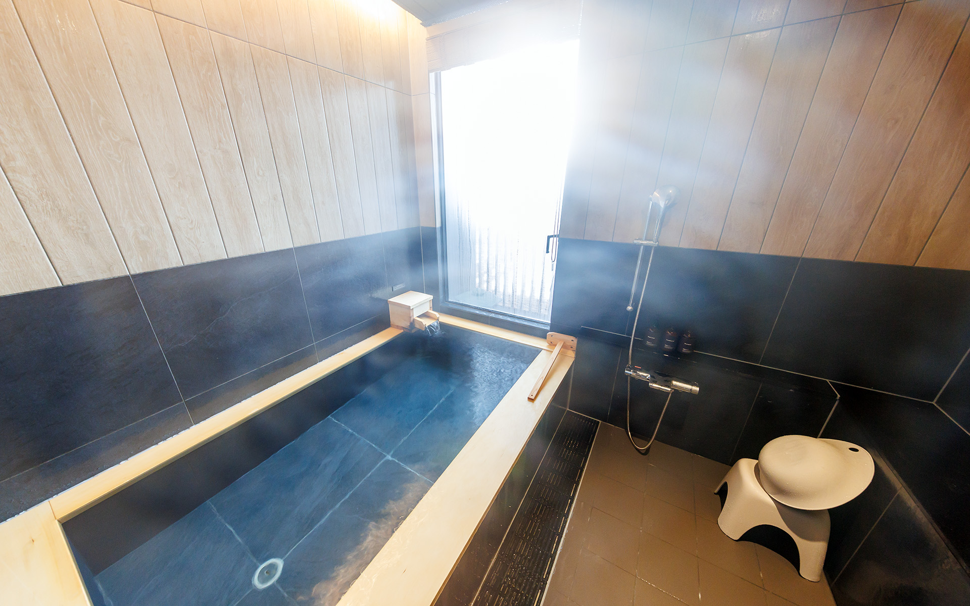 浴室はもちろん温泉