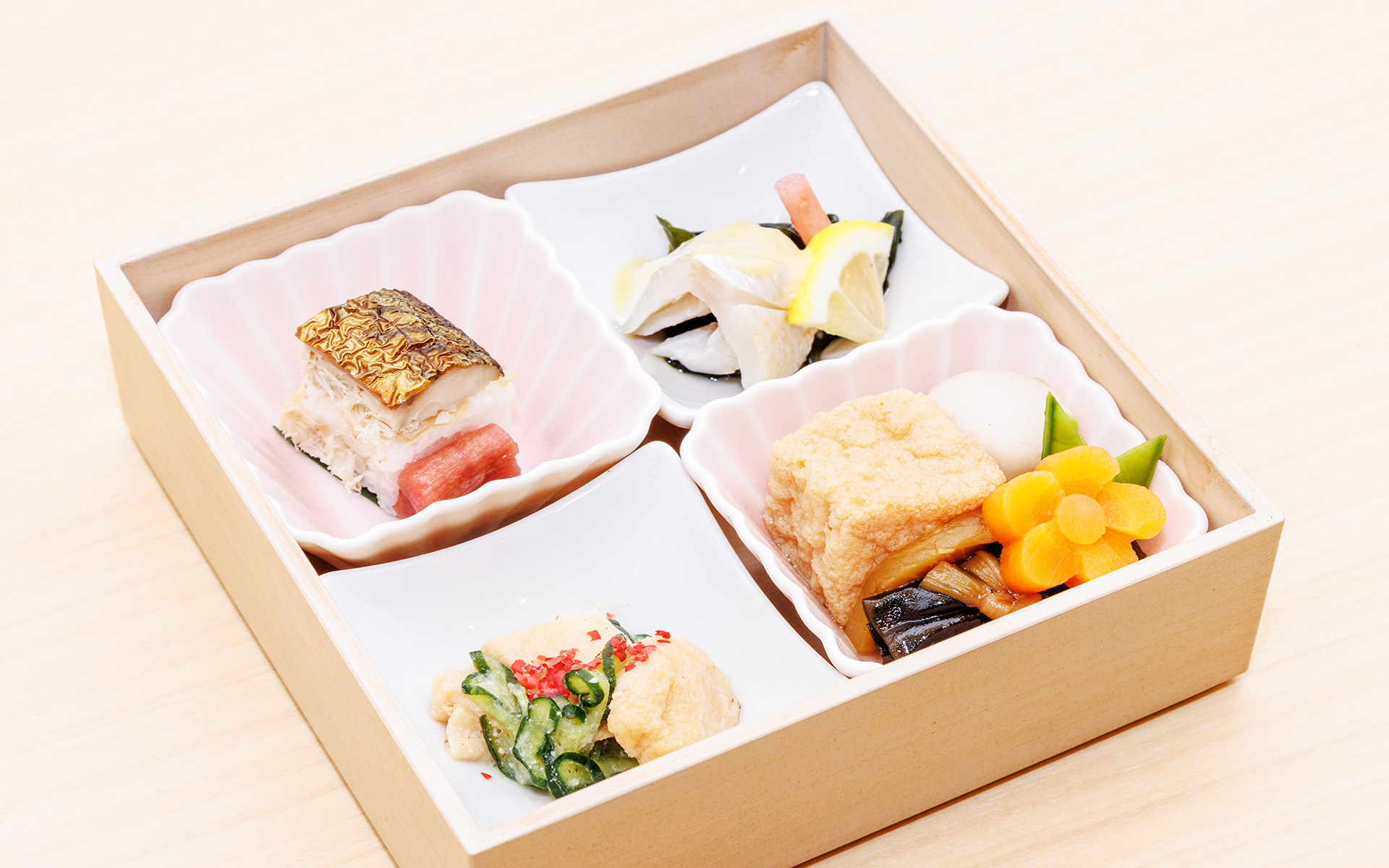 調理済みの福井のおばんざい。鍋ができるまでの間につまめる