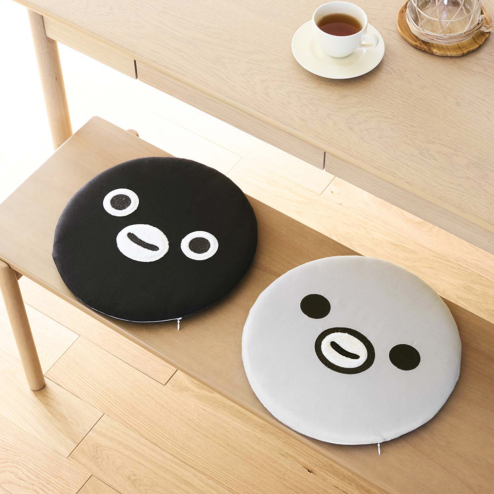 アップリケ刺繍のシートクッション2柄セット「Suicaのペンギン」（4990円）