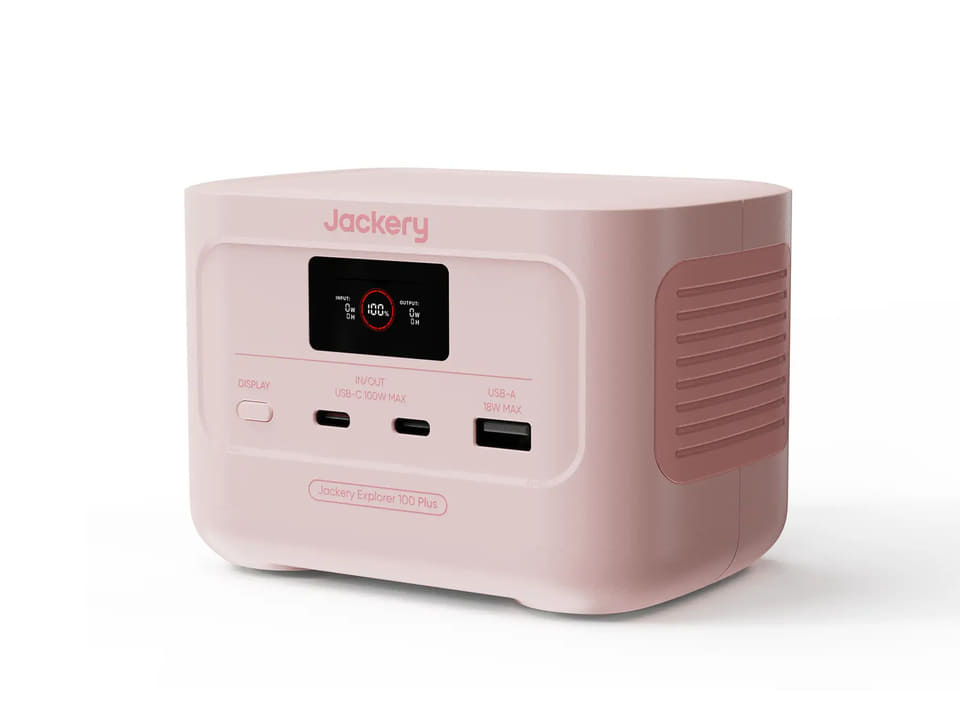 Jackery、日本限定の桜色モデル。手のひらサイズの「Explorer 100 Plus