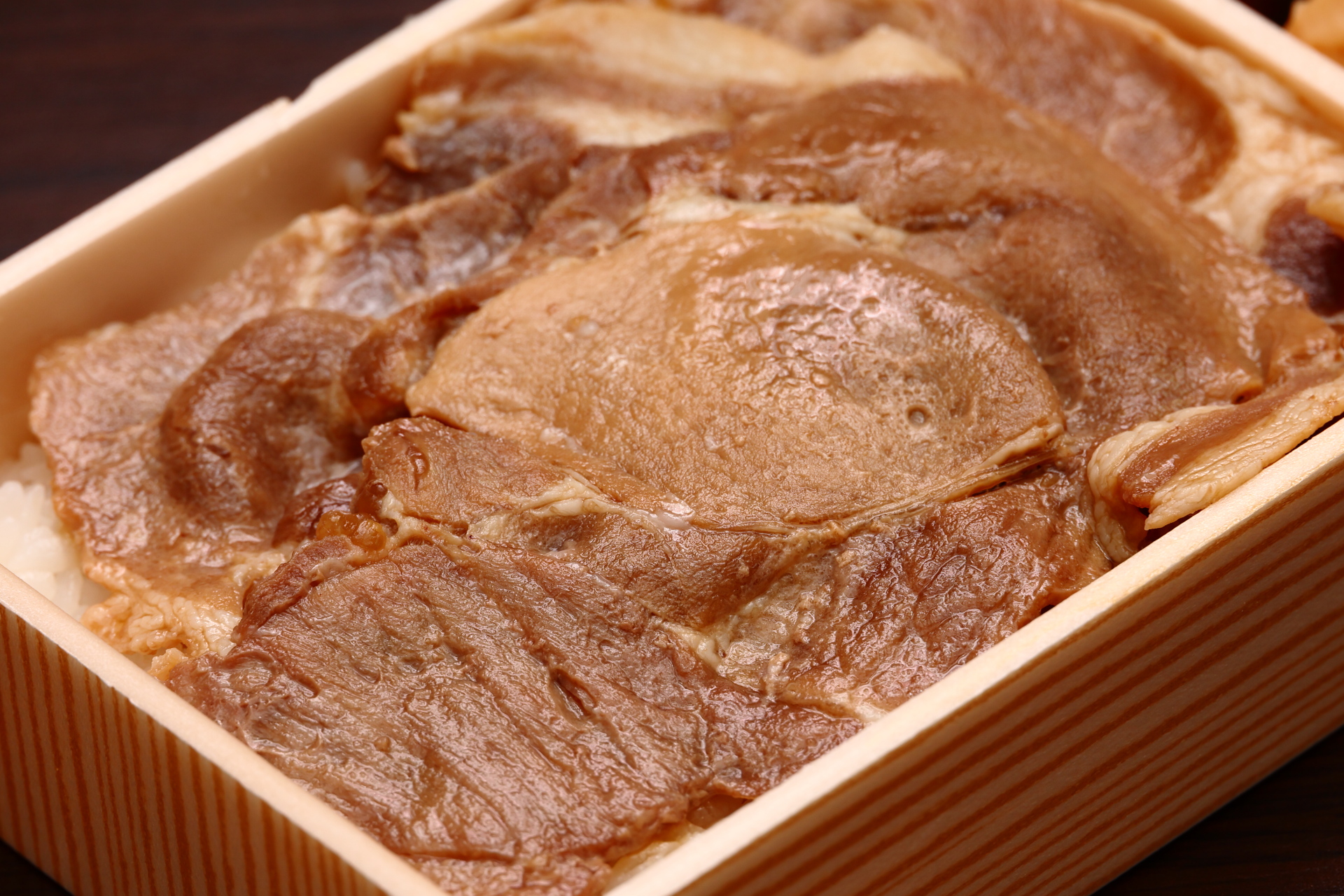焼肉は食べやすい薄さ、でも薄過ぎないから食べ応えも十分という絶妙な厚み
