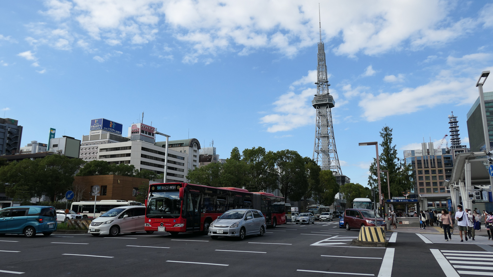 過去の社会実験では、岐阜バスの連接車両がルート上を走行した