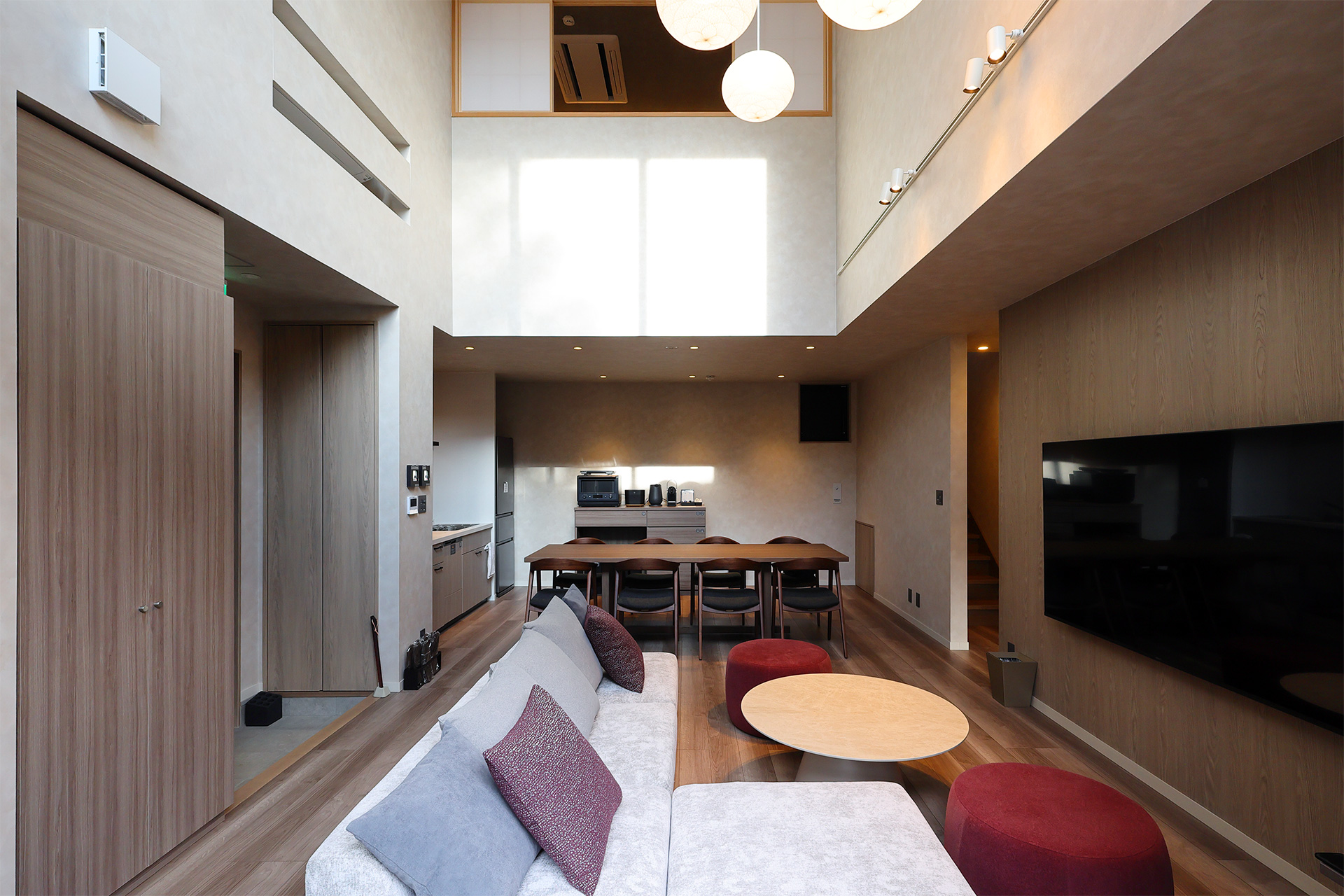 【Bタイプ】開放感のある吹き抜けが特徴のリビング