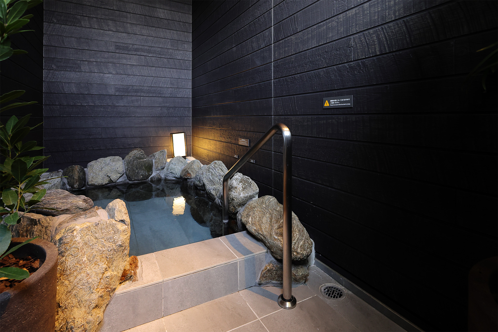 A/Bタイプは露天岩風呂と内風呂の2か所、C/Dタイプは内風呂のみ