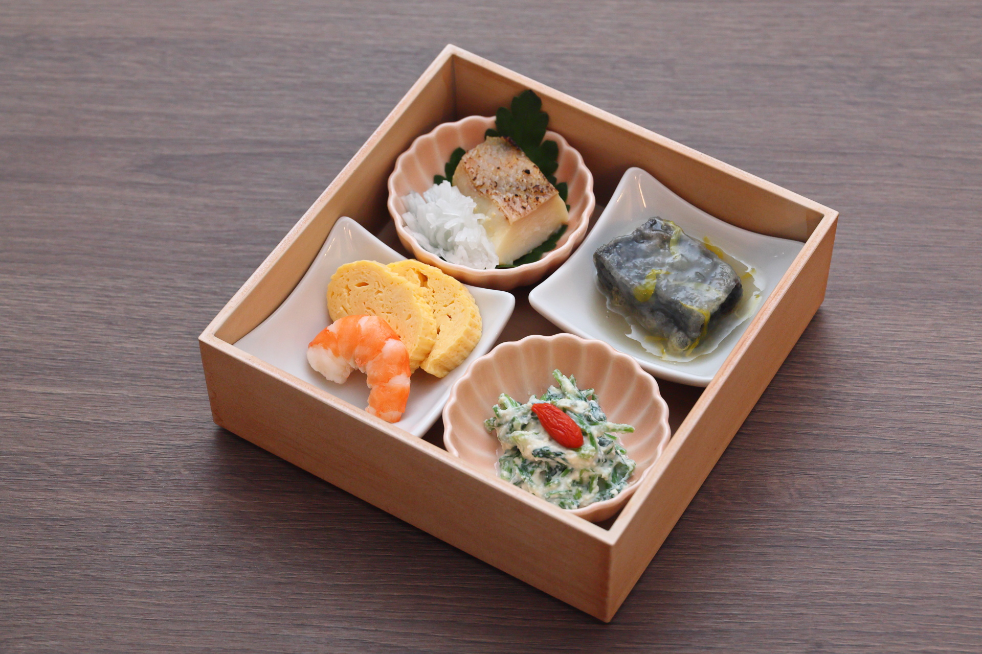 まずは、おばんざい。どれも上品な味でいきなり満足度高し