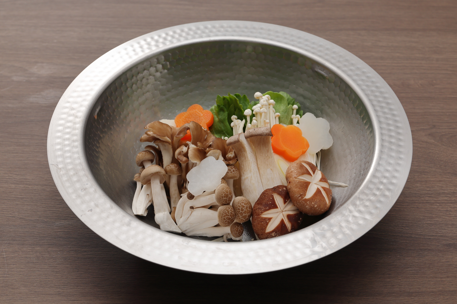 このような形で鍋にしゃぶしゃぶ用の具材がセットされ冷蔵庫に入っている