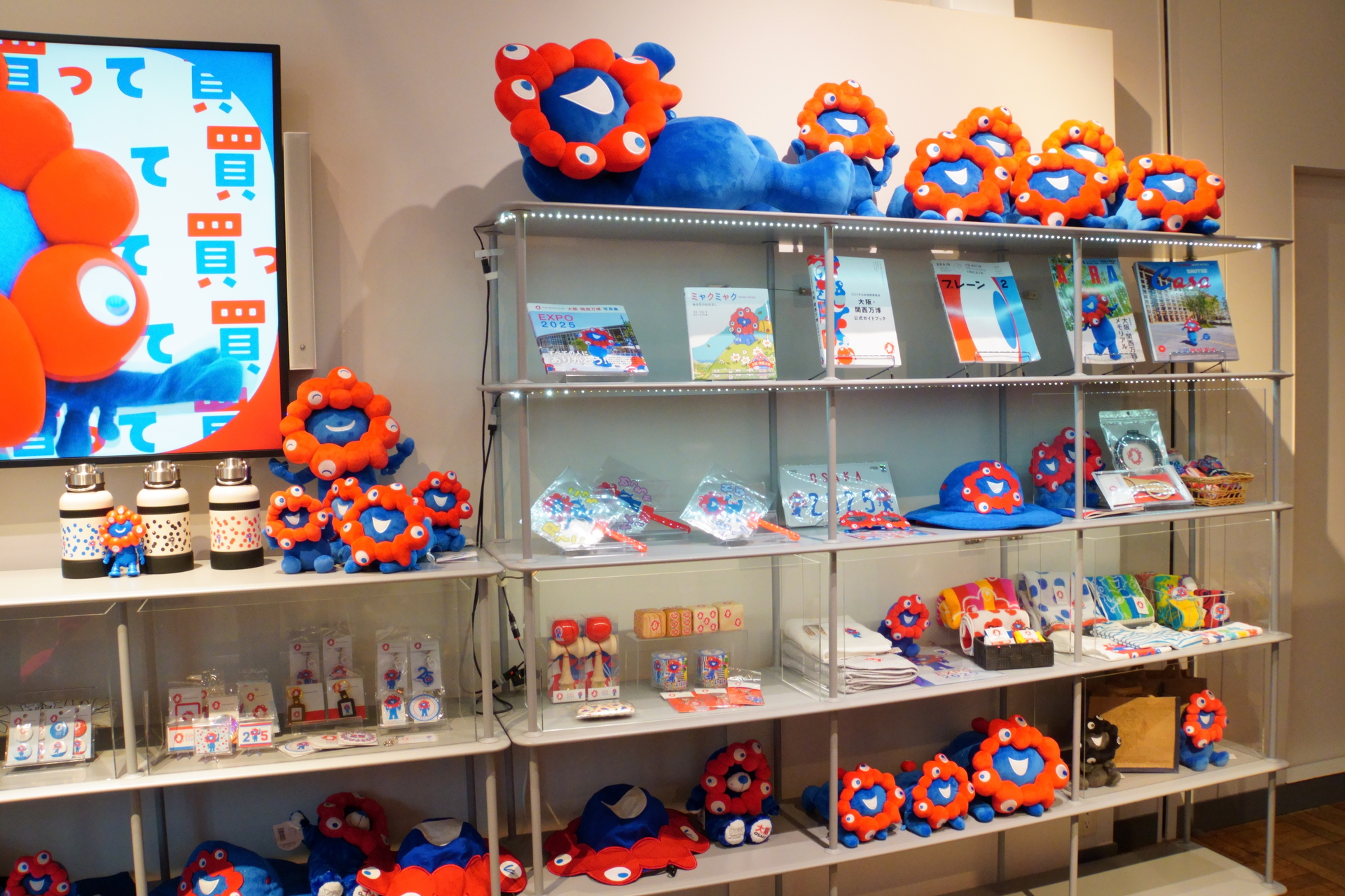 貴重なグッズの展示コーナーもある