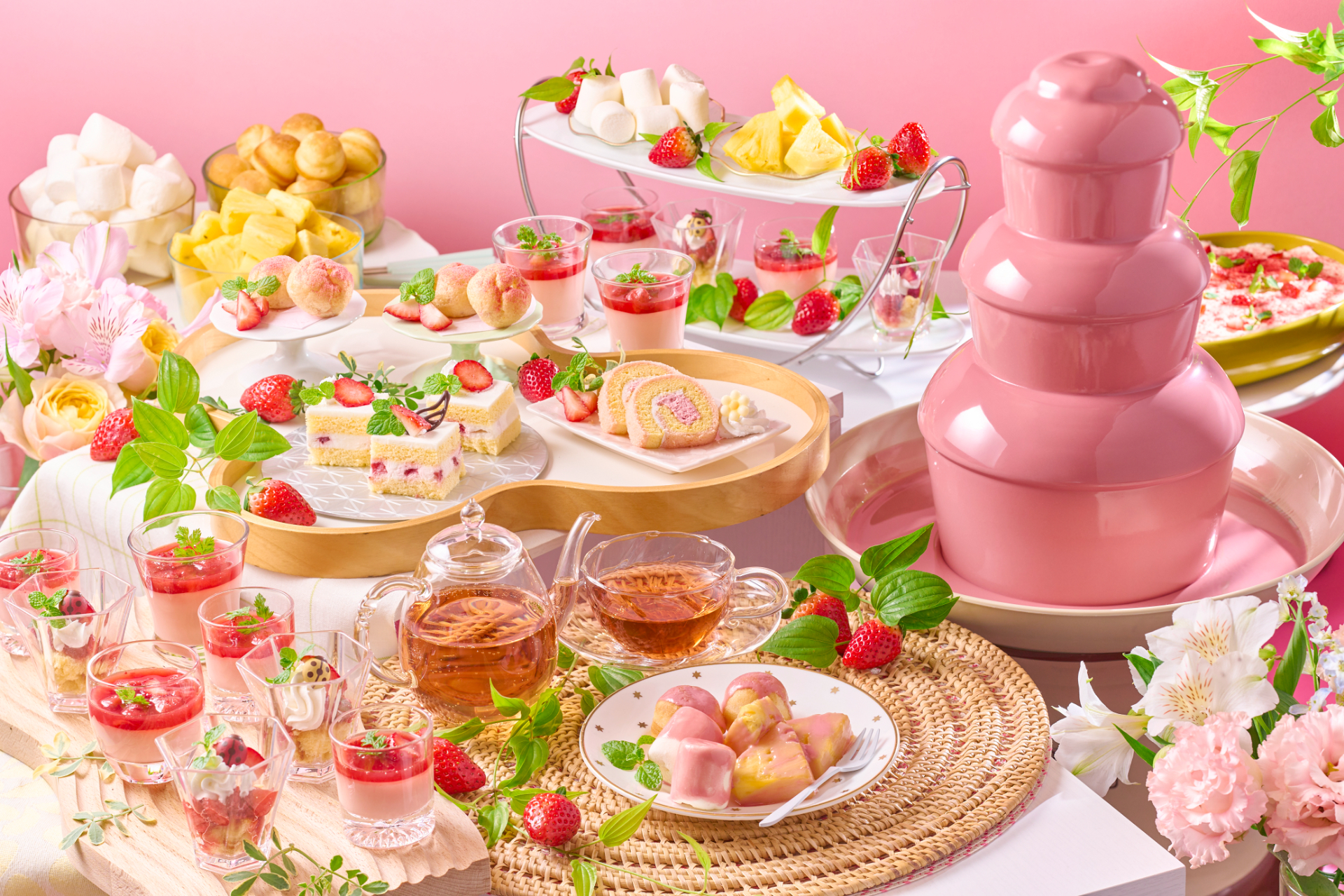 6月30日までは春のフェアメニューが登場。いちご尽くしのデザートも揃う