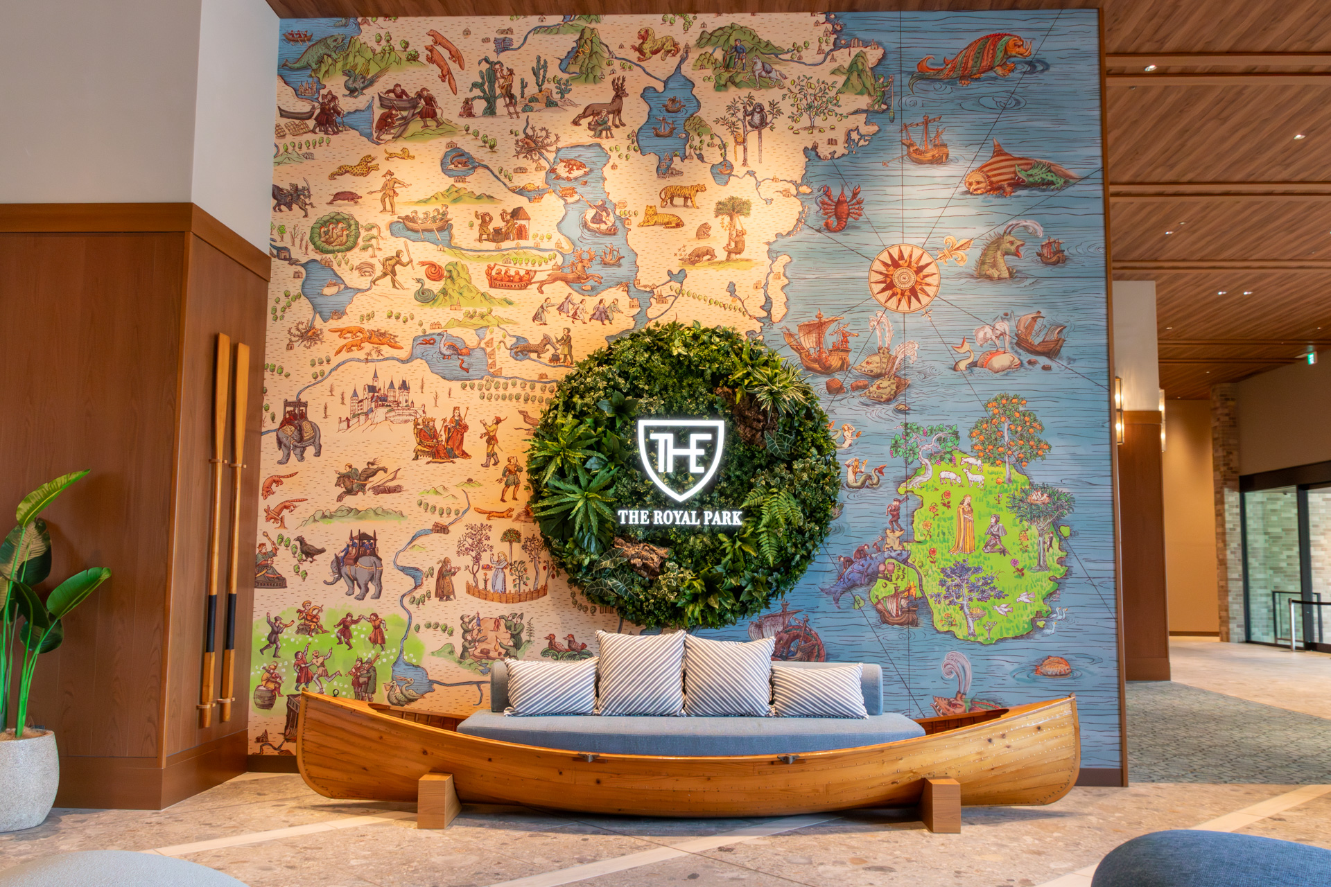 航海をイメージしたロビーラウンジの一画