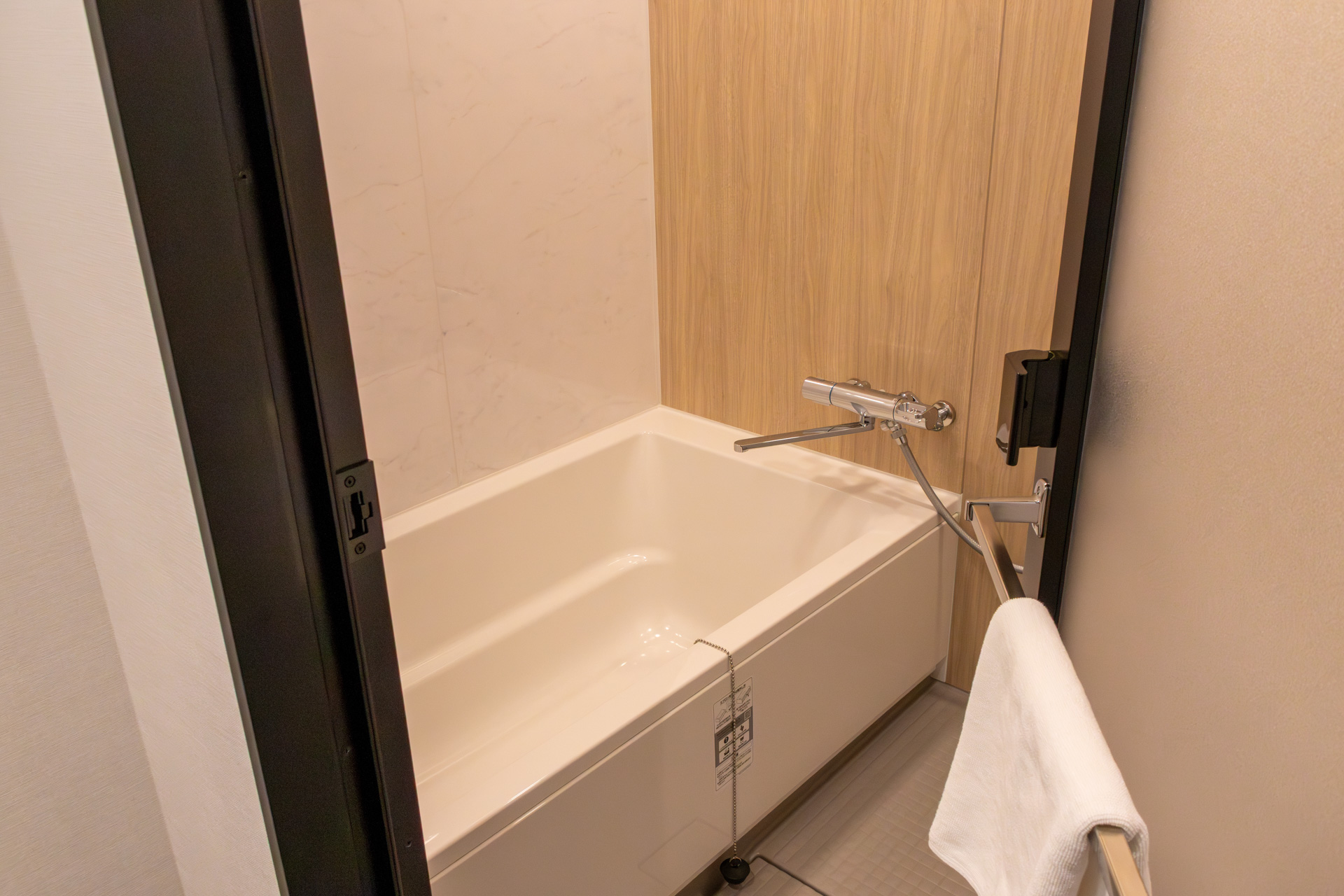 バスタブを備えた浴室