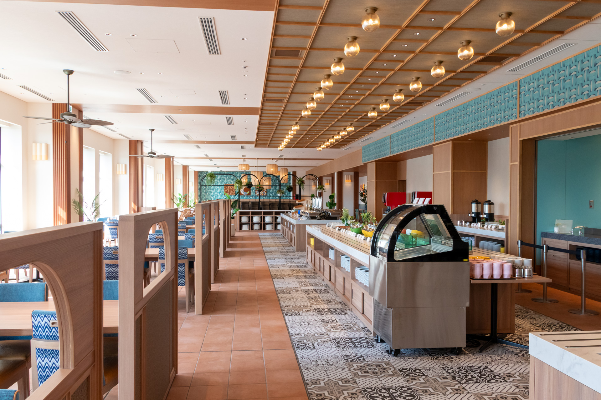 多国籍ビュッフェ「THE COMPASS」