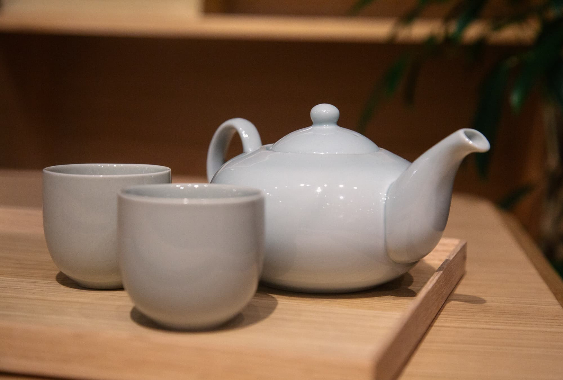 The first-floor front lounge offers a service where guests can select and brew their own MUJI tea.