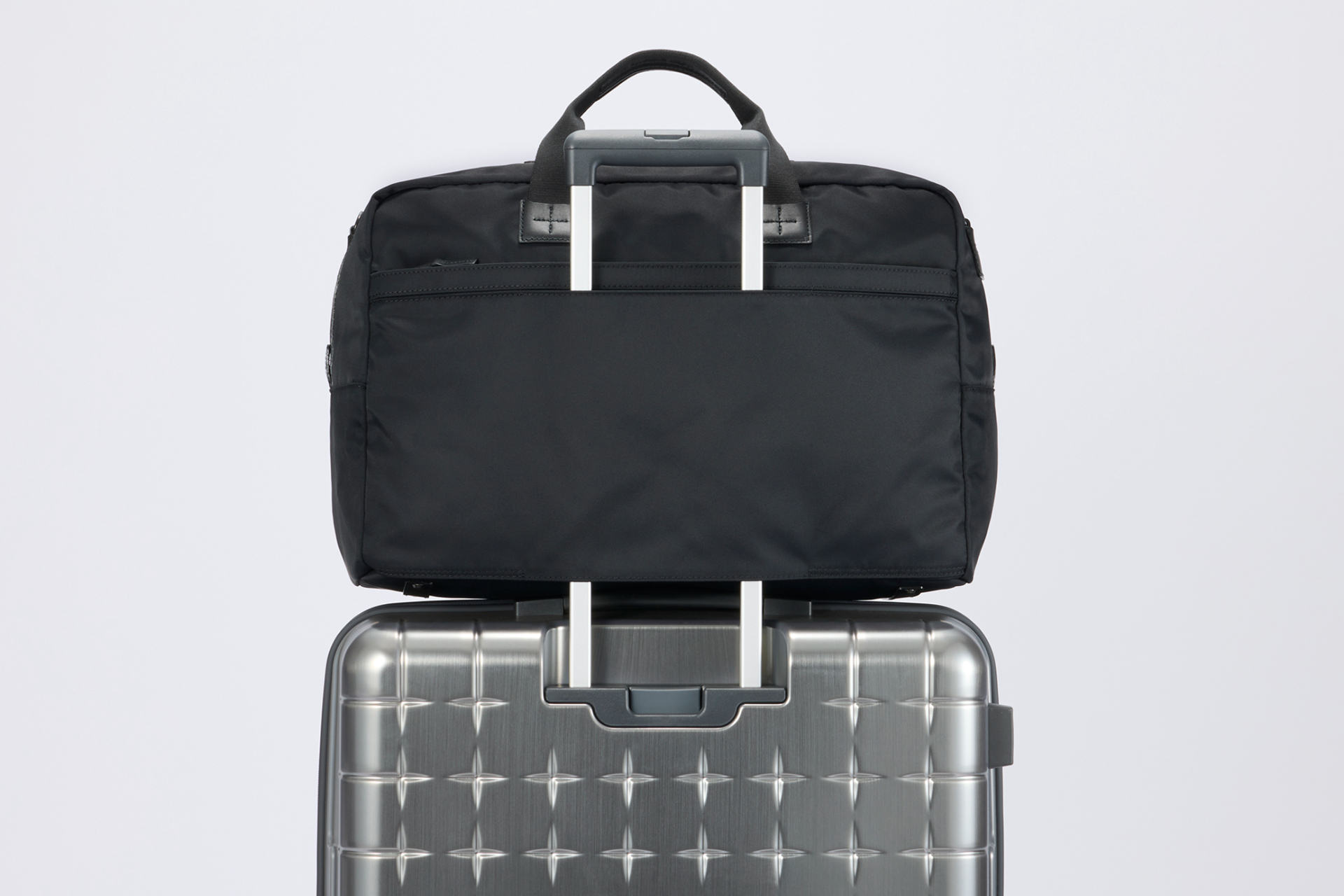 スーツケースにセットして持ち運べる