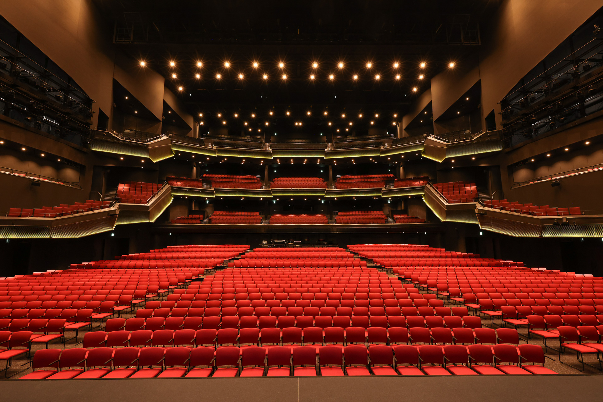 最大5000人収容の「SGCホール有明」