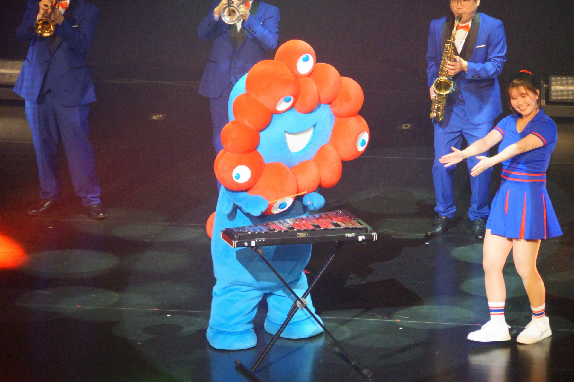 ミャクミャクチャレンジとして楽器の演奏に挑戦