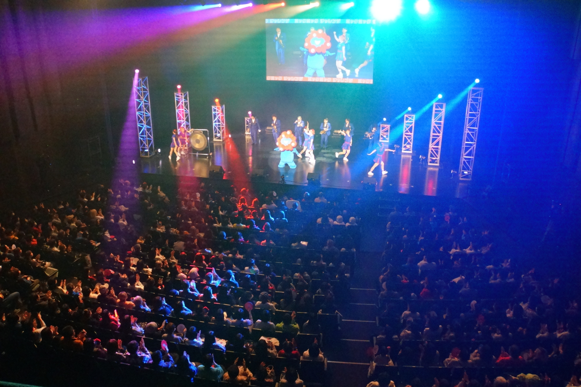 ファン800名がミャクミャクと久しぶりのご対面。倍率は非公開だが、とっってもラッキーなのは間違いない