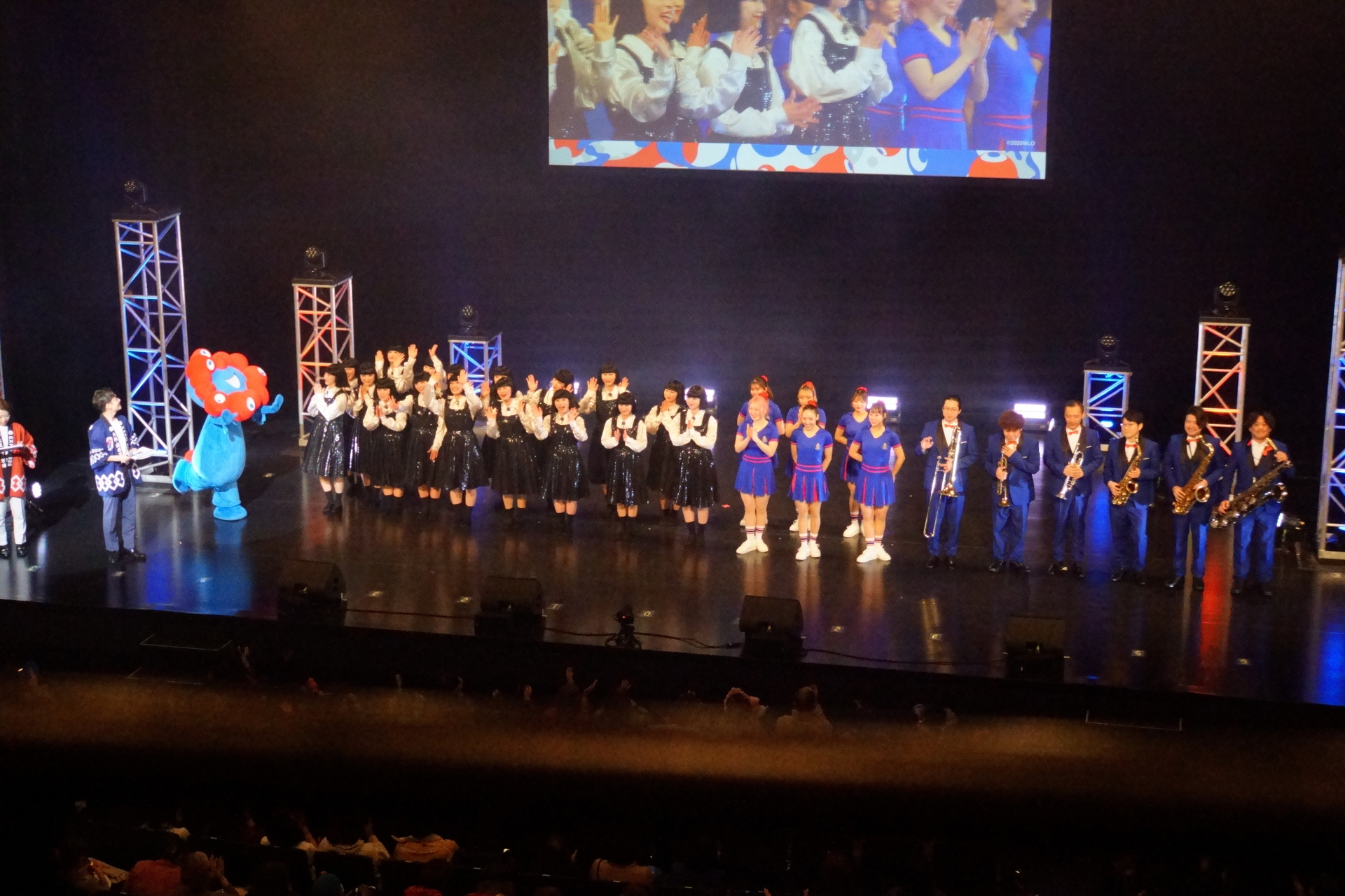 出演者全員がステージに集合