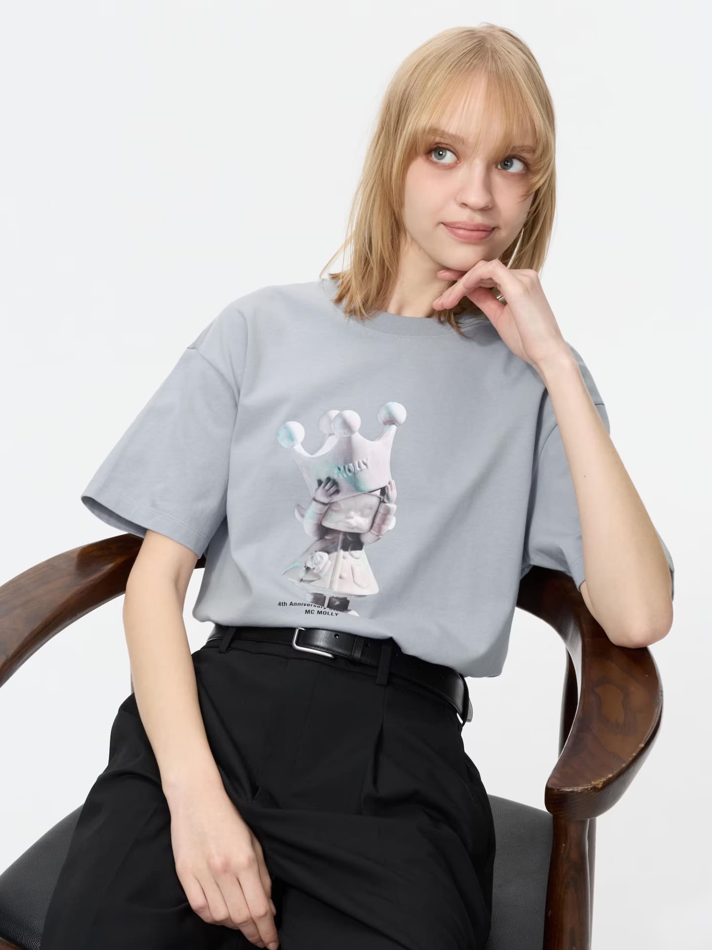 ラブブとともに「POP MART」で人気を博す“モリー”をデザインした新作Tシャツ（全4種）