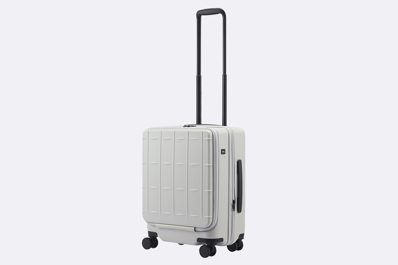 収納部を可能な限り増やすことで容量を確保した機内持込サイズ