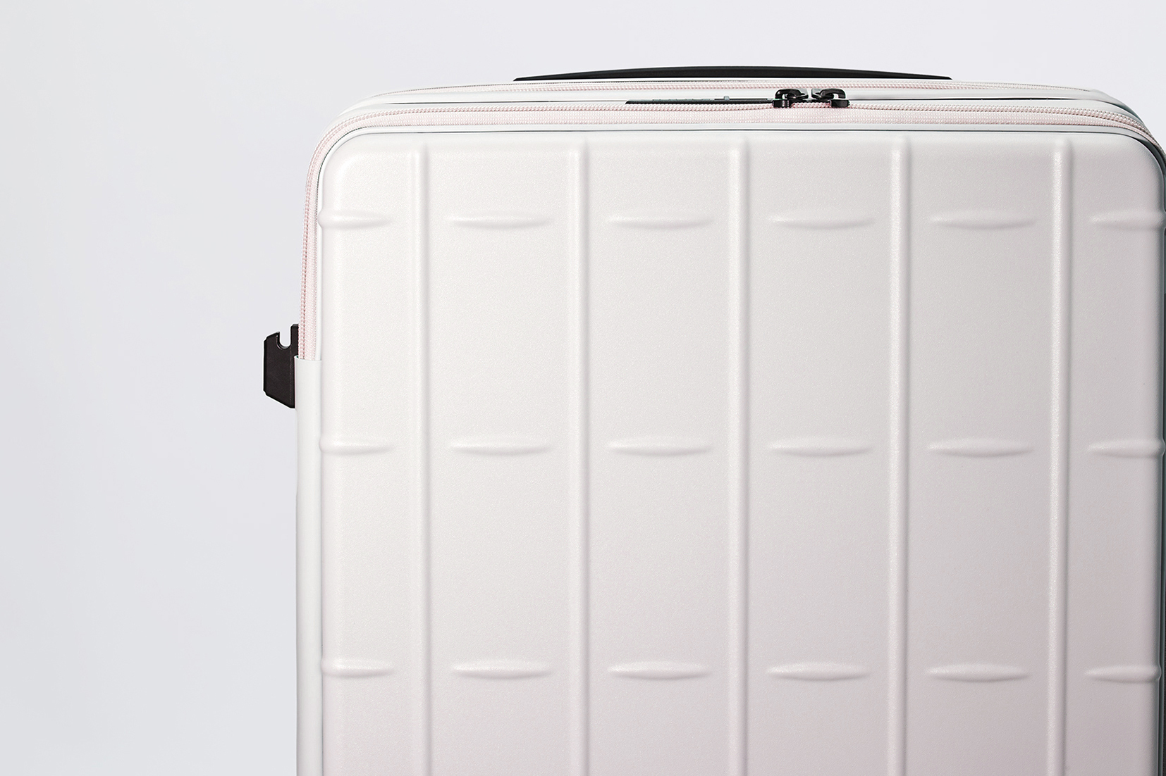 障子から着想を得たボディデザイン