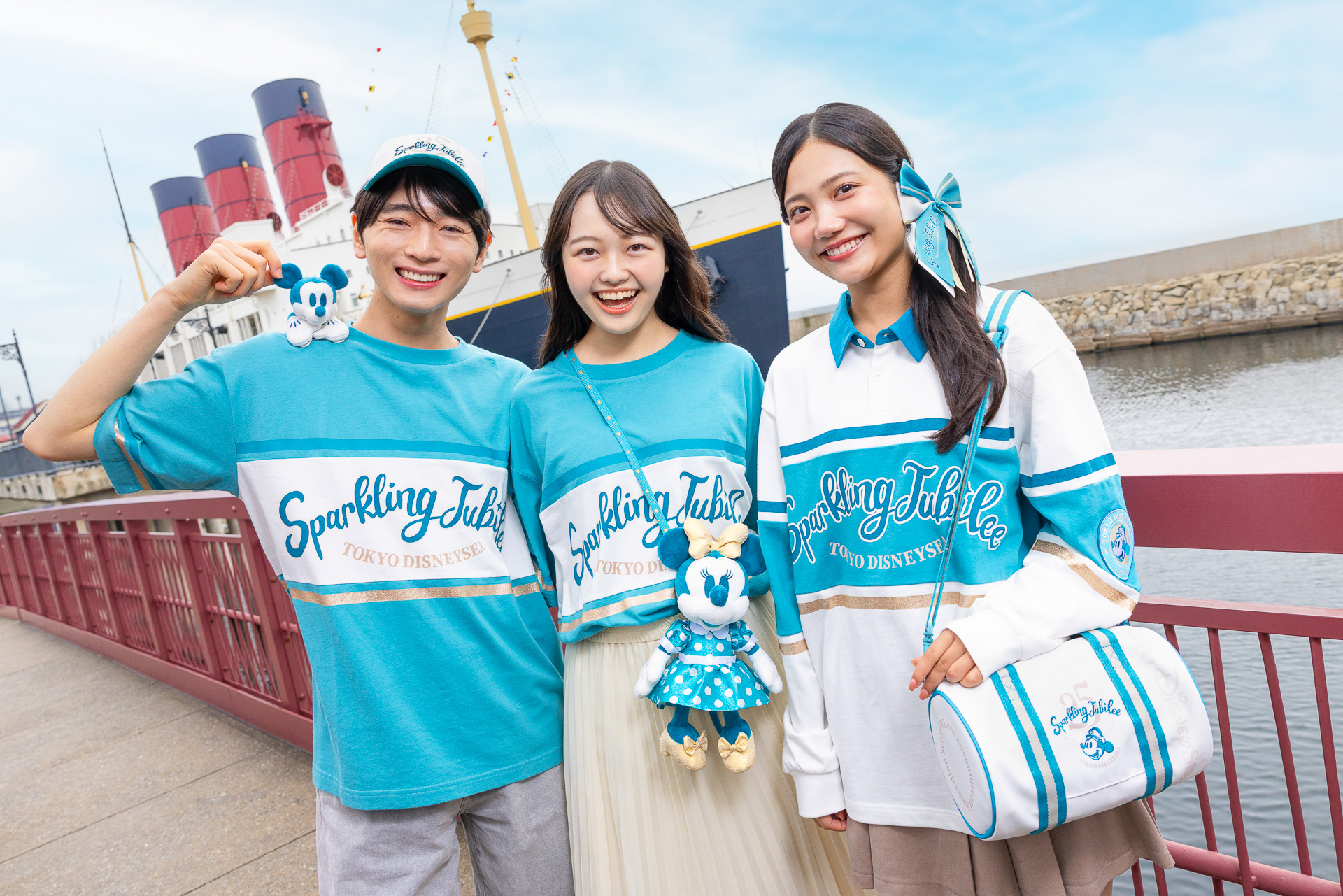 お揃いでコーデを楽しんだり、パークでの思い出作りをサポートするグッズが盛りだくさん！