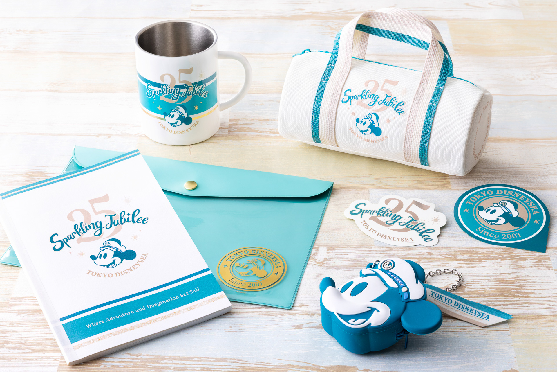 お揃いでコーデを楽しんだり、パークでの思い出作りをサポートするグッズが盛りだくさん！