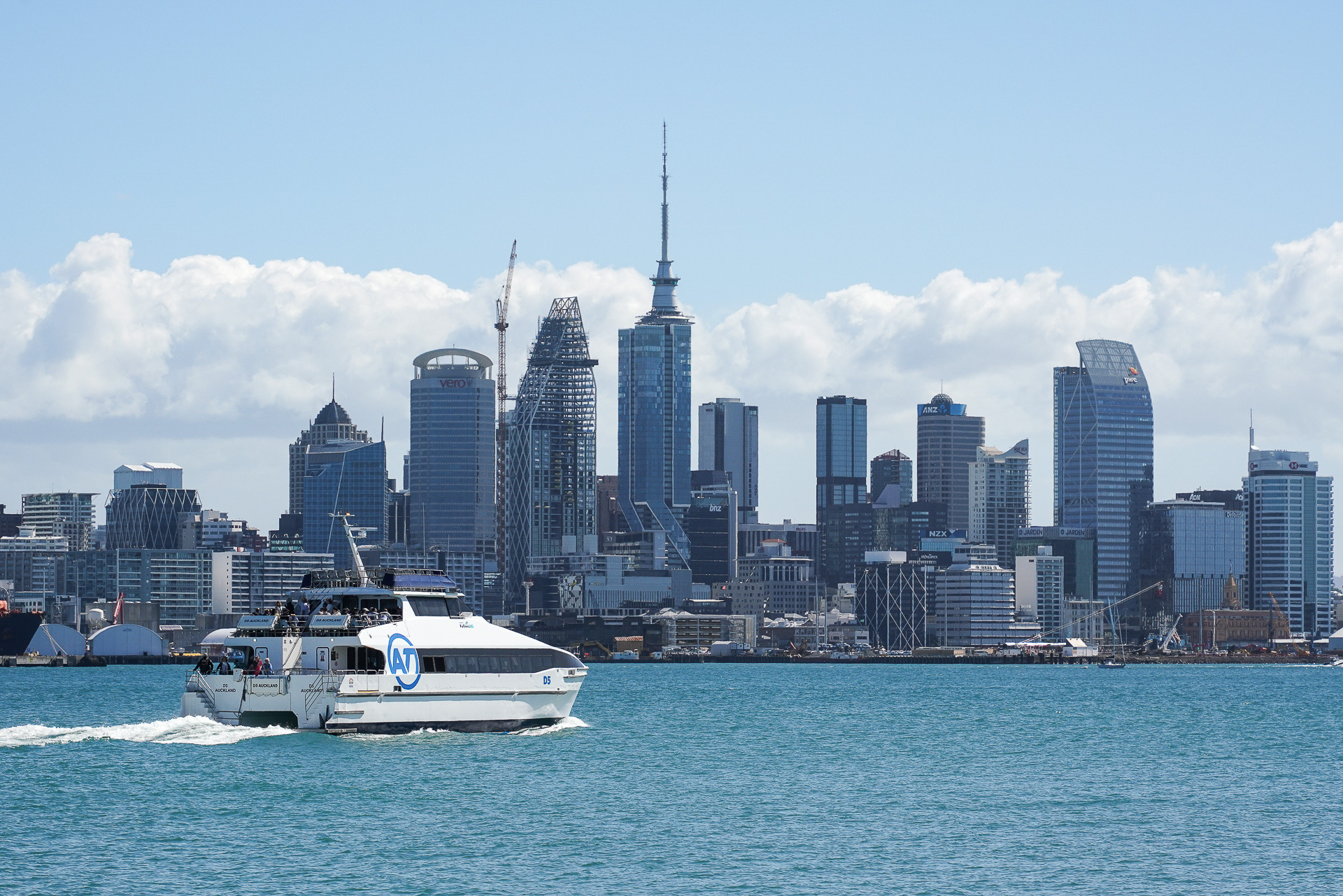 さて、そろそろダウンタウンに戻ろう。23ドルで2時間以内なら往復可というチケットを買って来ている