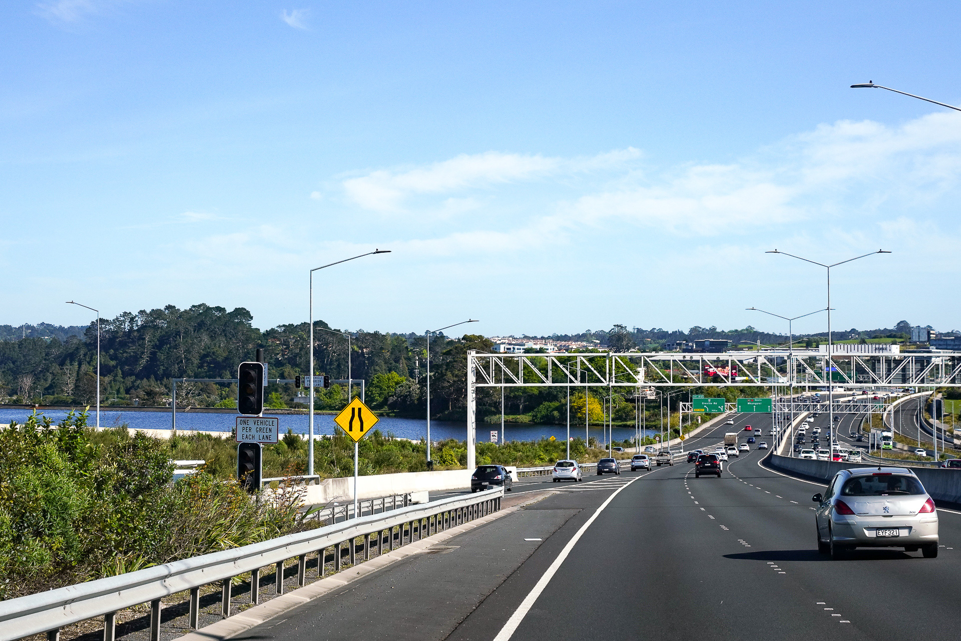 高速道路の1号線を北へ