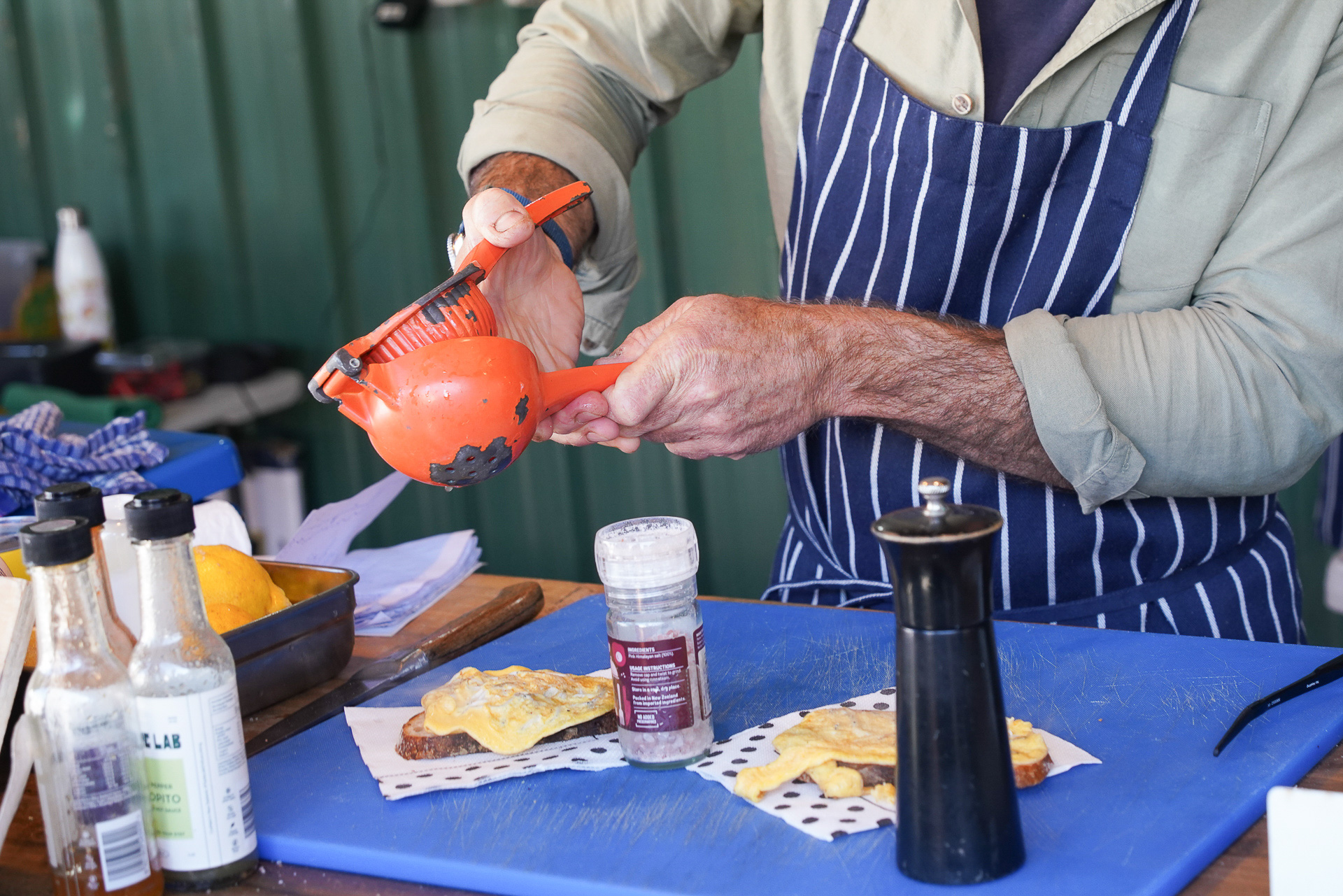 塩コショウとレモンをかけてくれる