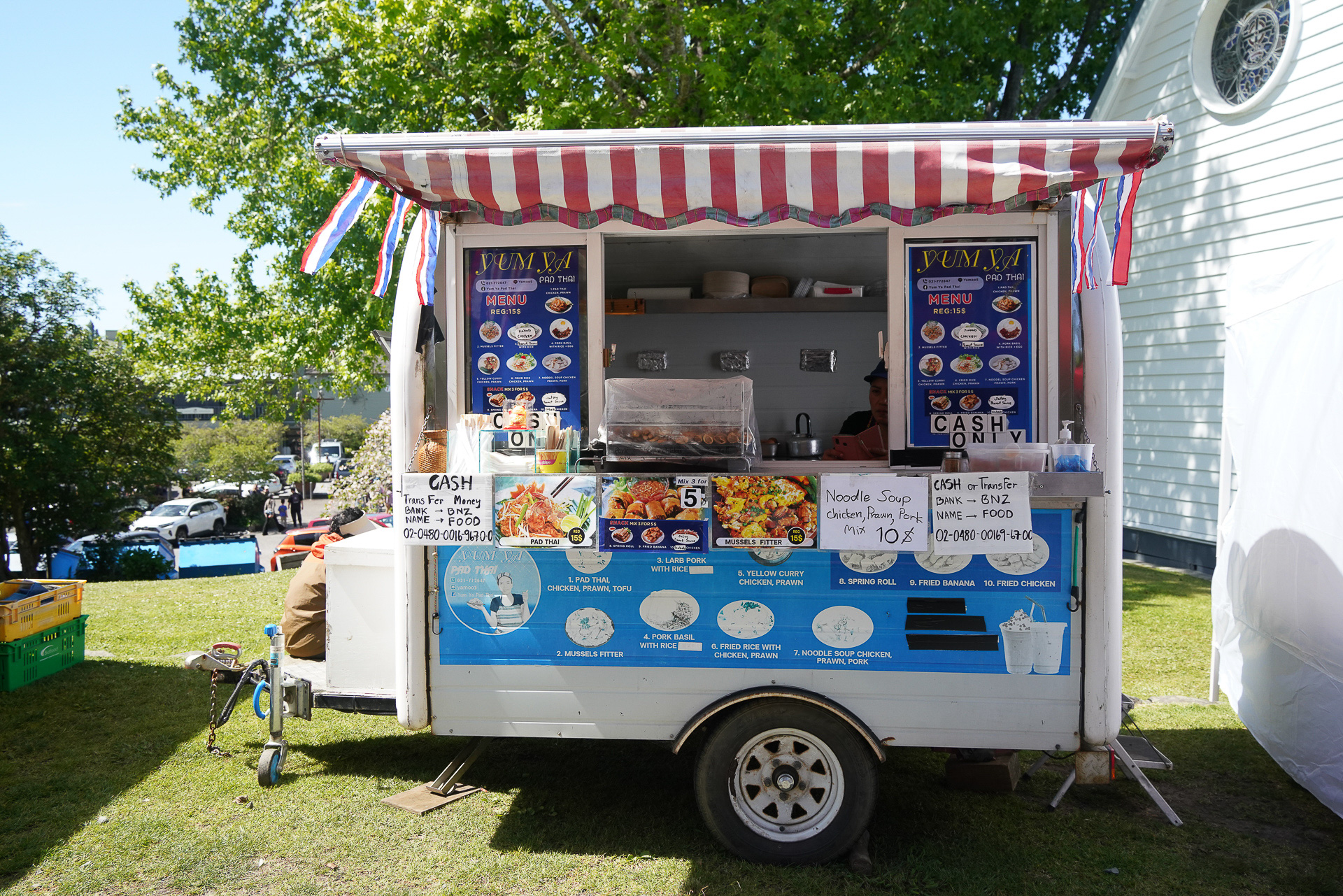 キッチンカーも。アジア料理系