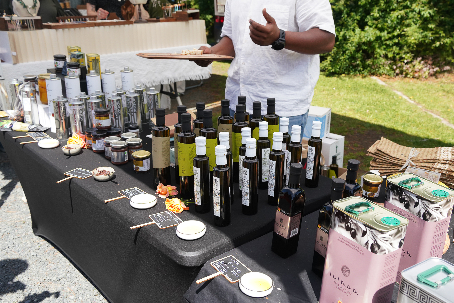 各種のオリーブオイルを試食で比較できる