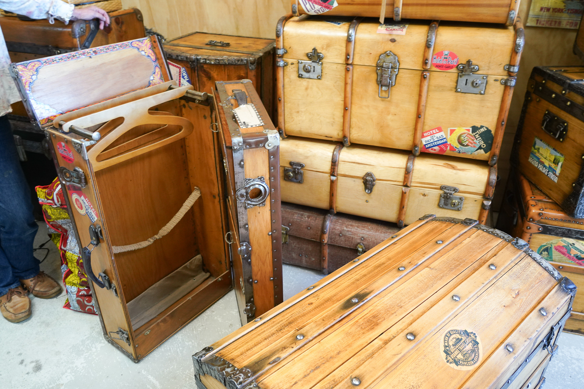 ビンテージの旅行用トランク。実際に船旅に使われていたもの