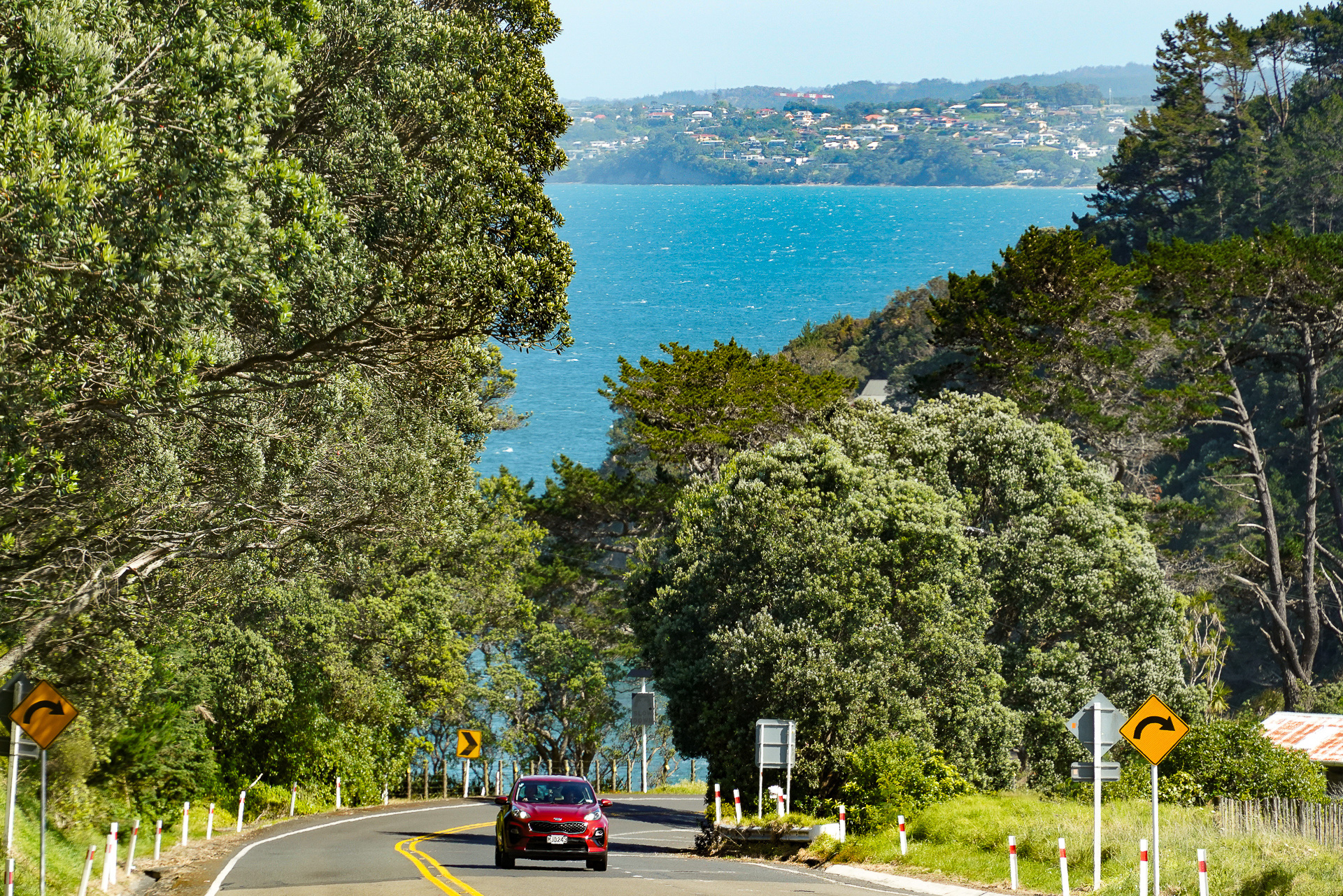 海沿いの道を走る