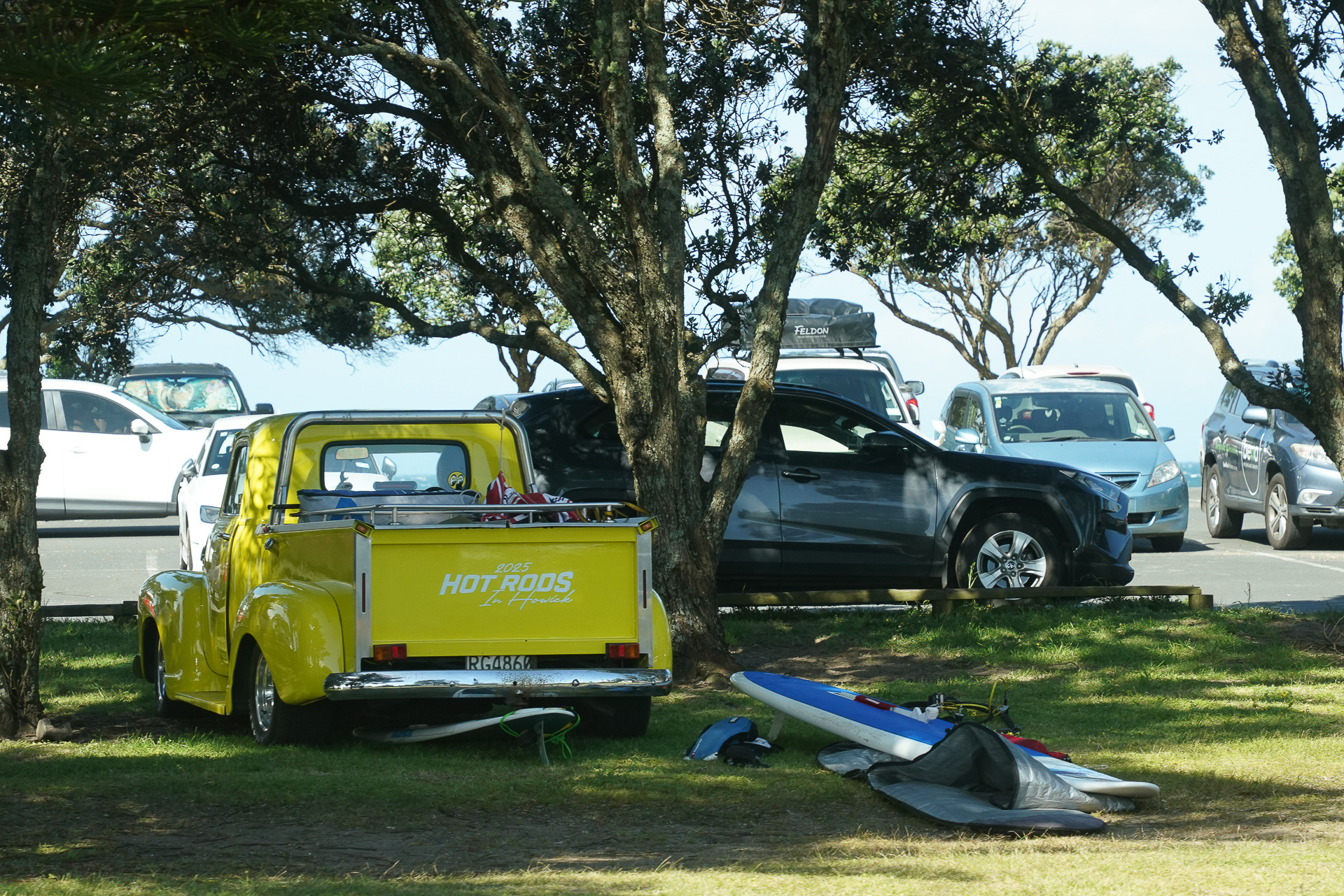 サーフィンを楽しんでいる人も多い