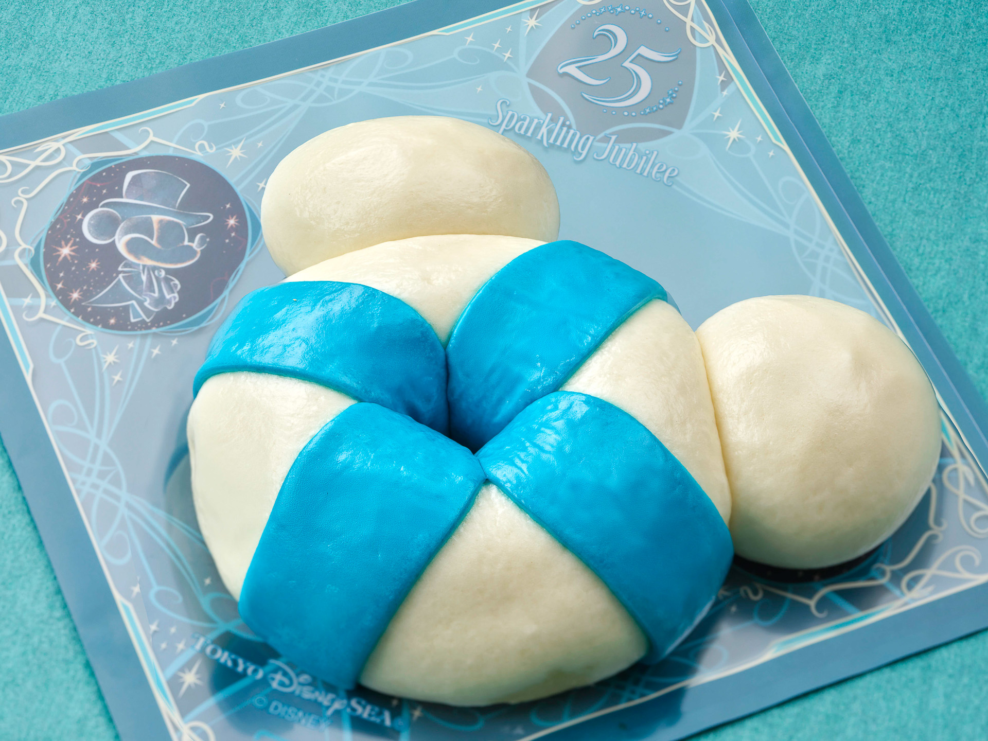 シーサイドスナック「スペシャルうきわまん（エビ＆さつまいも）」（900円）