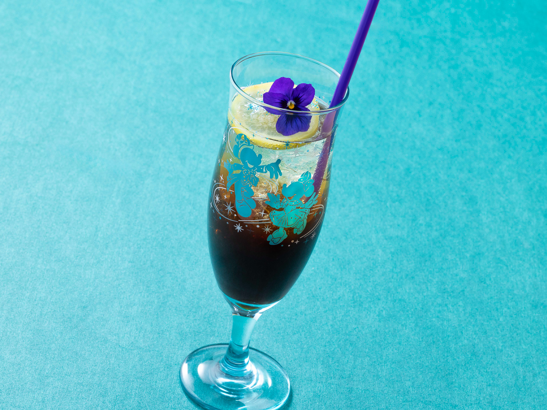 マゼランズ「スペシャルソフトドリンク（ピーチシロップ、レモングラスシロップ、ウーロン茶）」（単品1500円、グラス付き2900円）