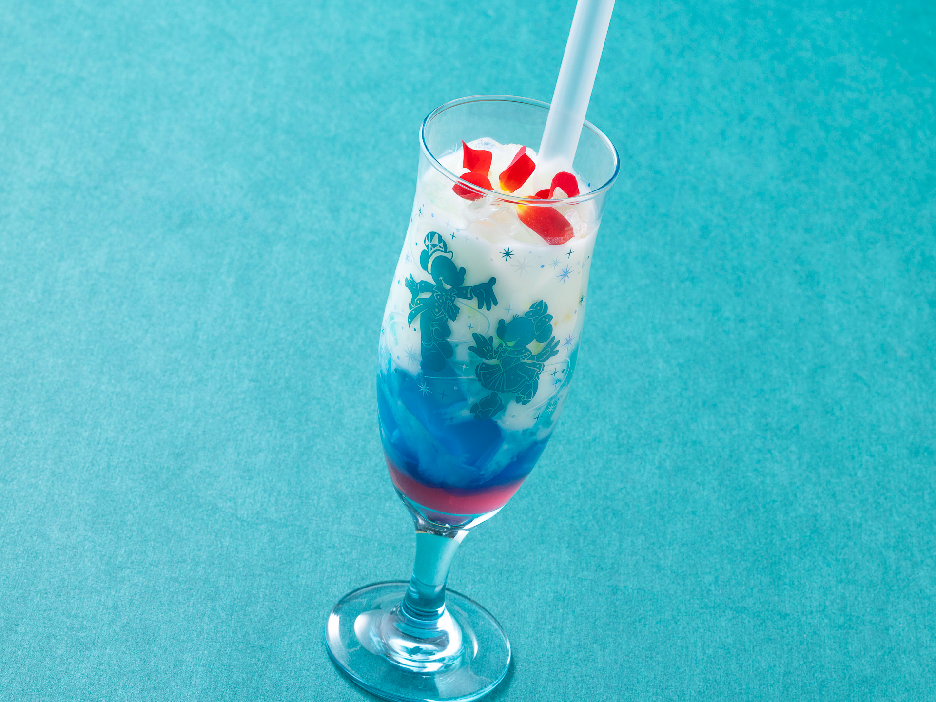 レストラン櫻「スペシャルドリンク（ヨーグルト・ブルーゼリー・さくらシロップ）」（単品900円、グラス付き2300円）