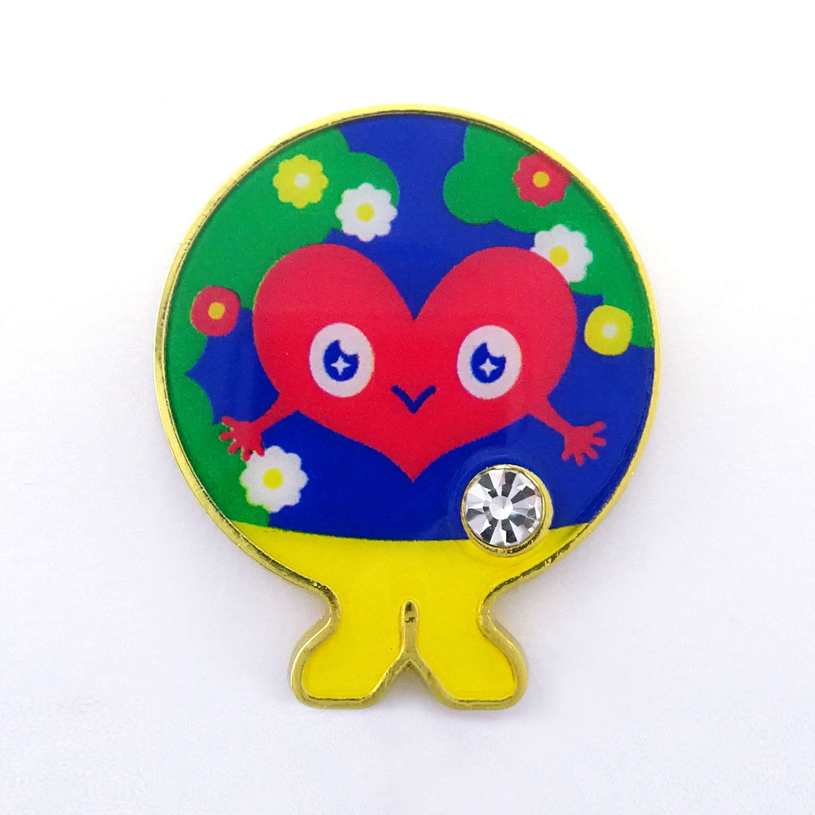 盤面デザインの異なる「トゥンクトゥンク」ピンズ3種。動くたびにキラリと輝くラインストーン付き