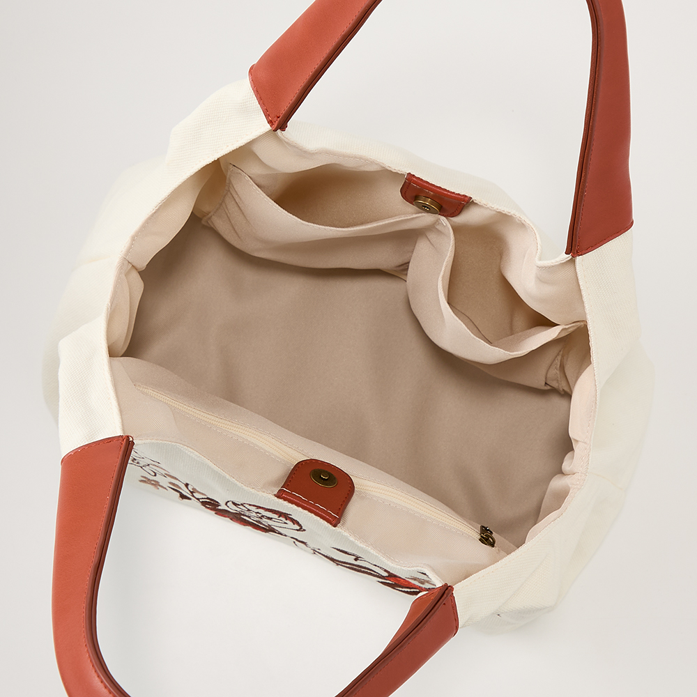 バルーン型のシルエットに合皮の持ち手