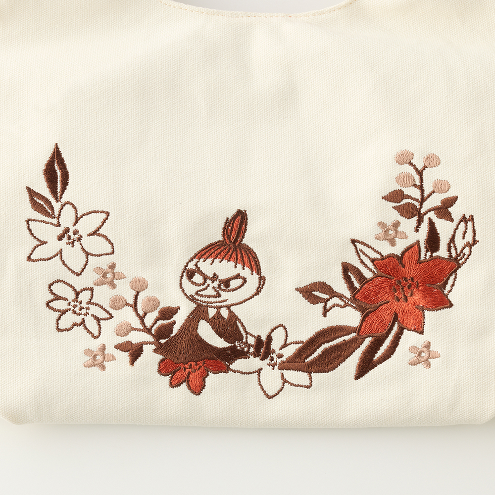 キャンバス地にリトルミイの刺繍入り