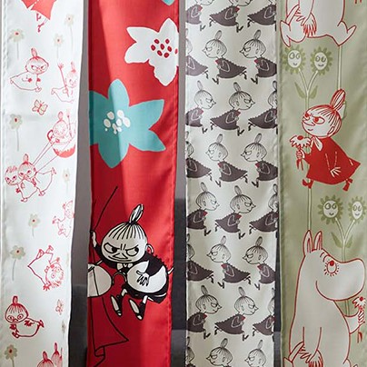 デザインにこだわった4連ののれん