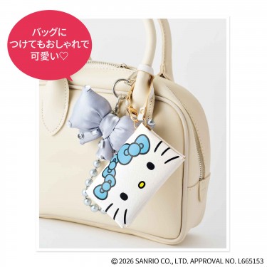 付属のショートストラップ（全長20cm）でバッグに簡単につけ外しできる