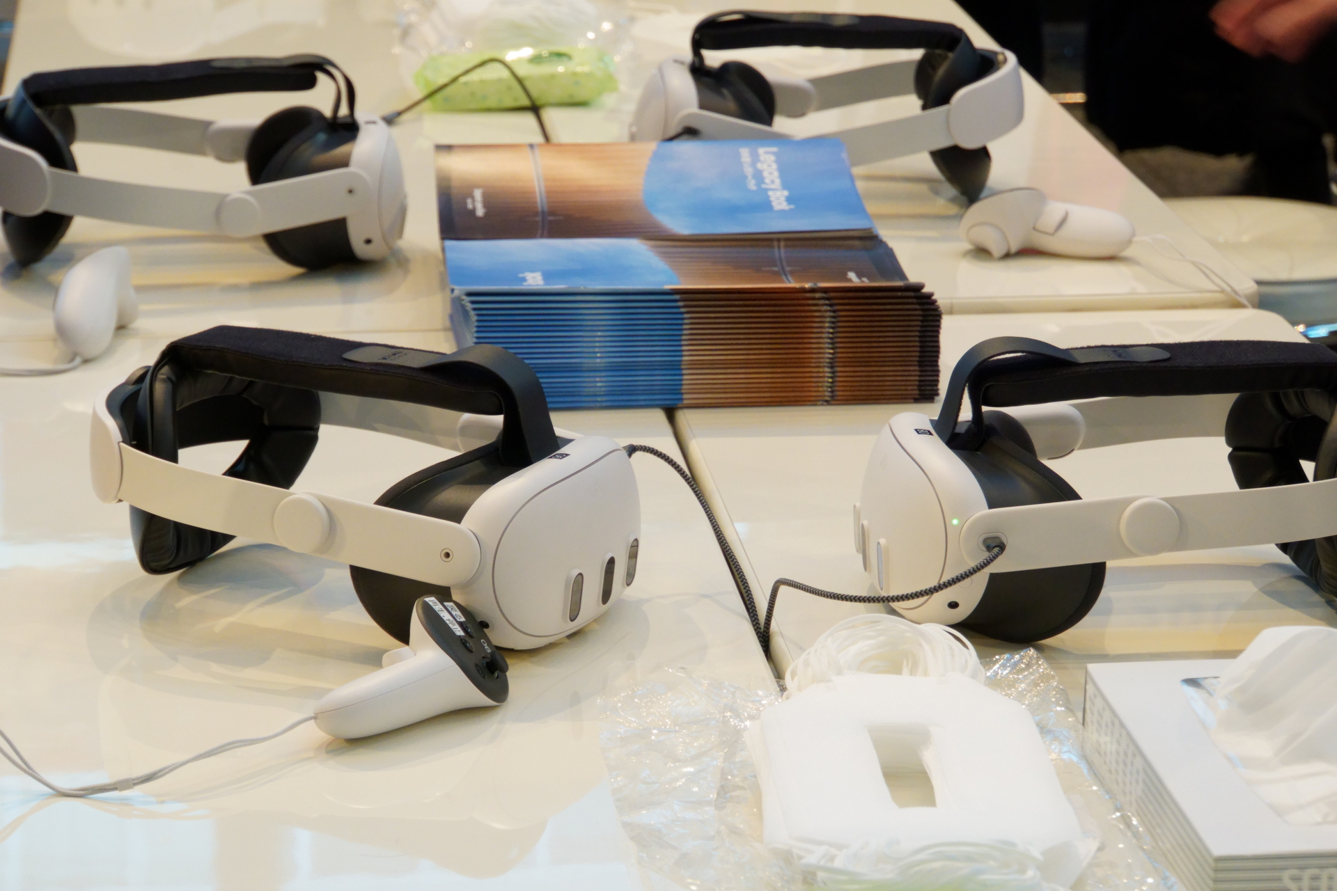 パビリオン内部をVR映像で巡ることができる「EXPO2025 360°シアター」。スクリーンでゴーグルをかけずに見ることもできる