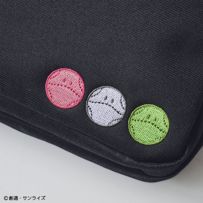 ブラック生地に、三色のハロを刺繍デザイン