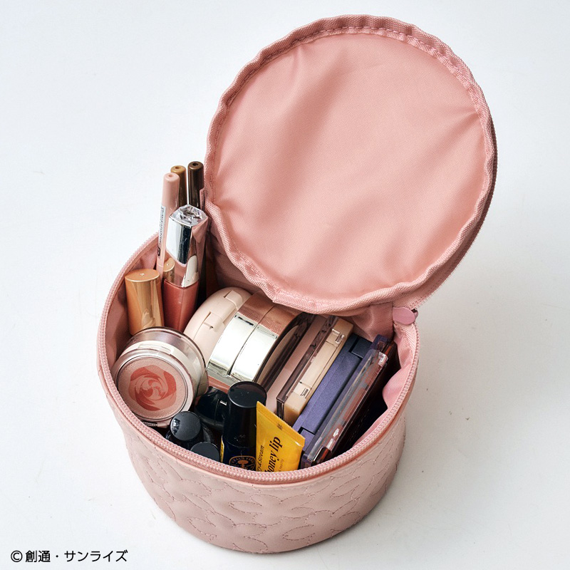 内装も桜ピンクに統一