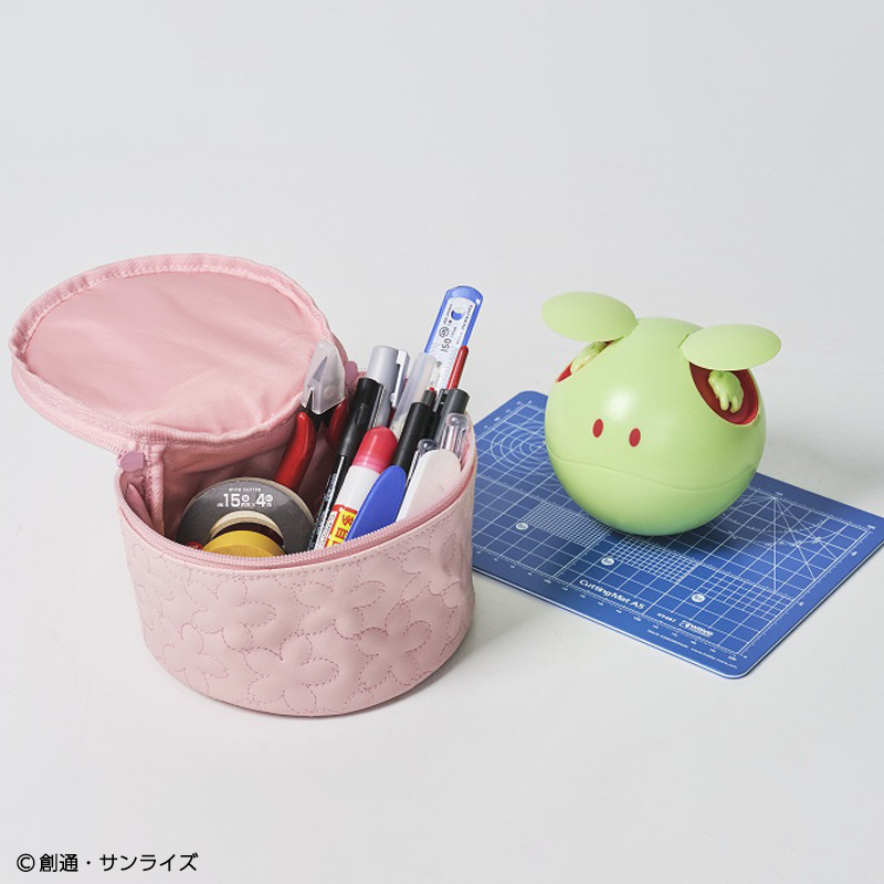 機動戦士ガンダムの“ハロ”が桜色に！ 春限定ラウンドポーチ、書店