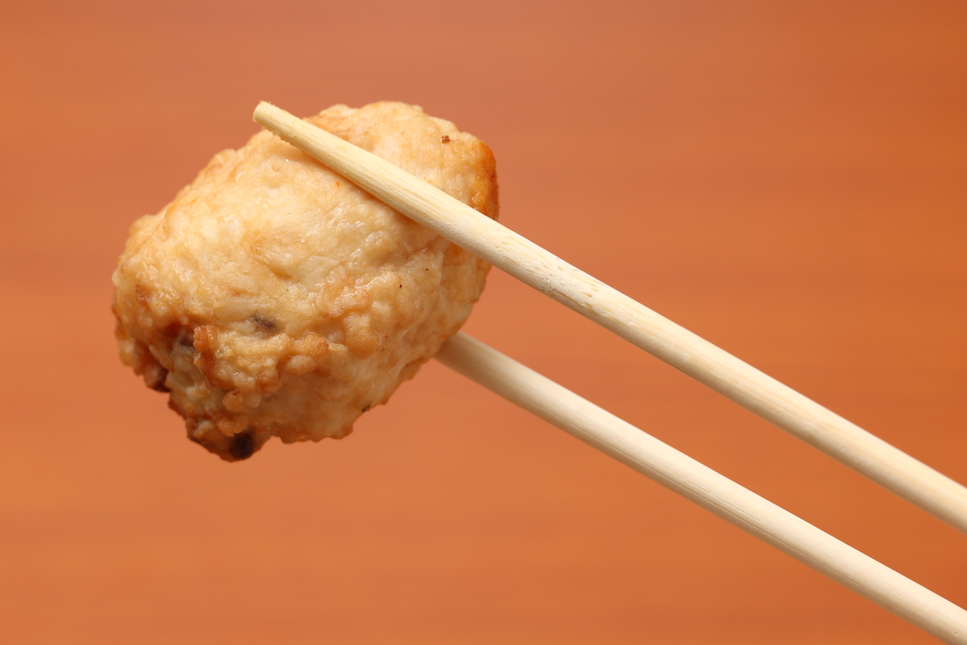 味とともに食感も楽しめる軟骨入り鶏つくね