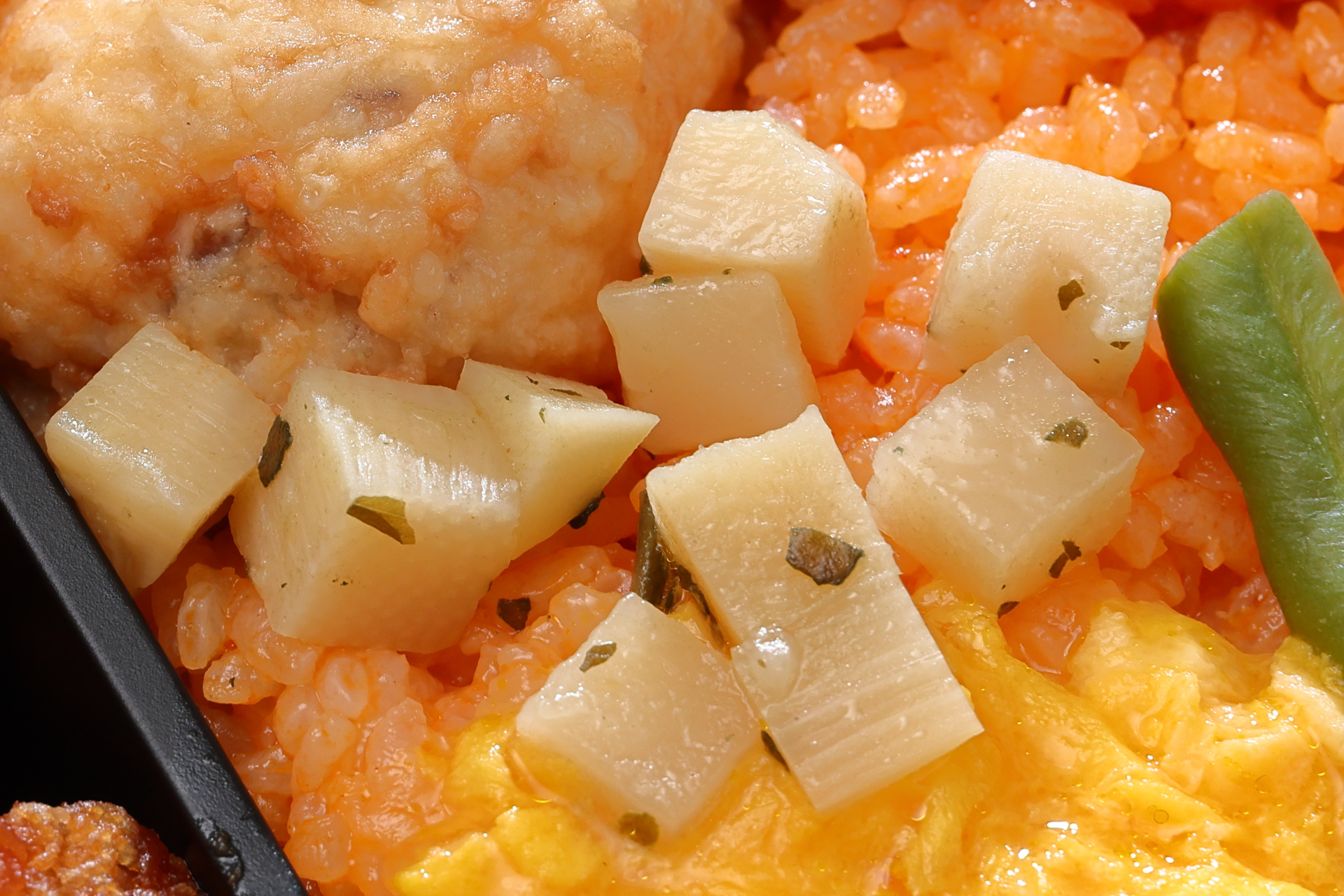 和だしで煮た筍のバジルソース和え