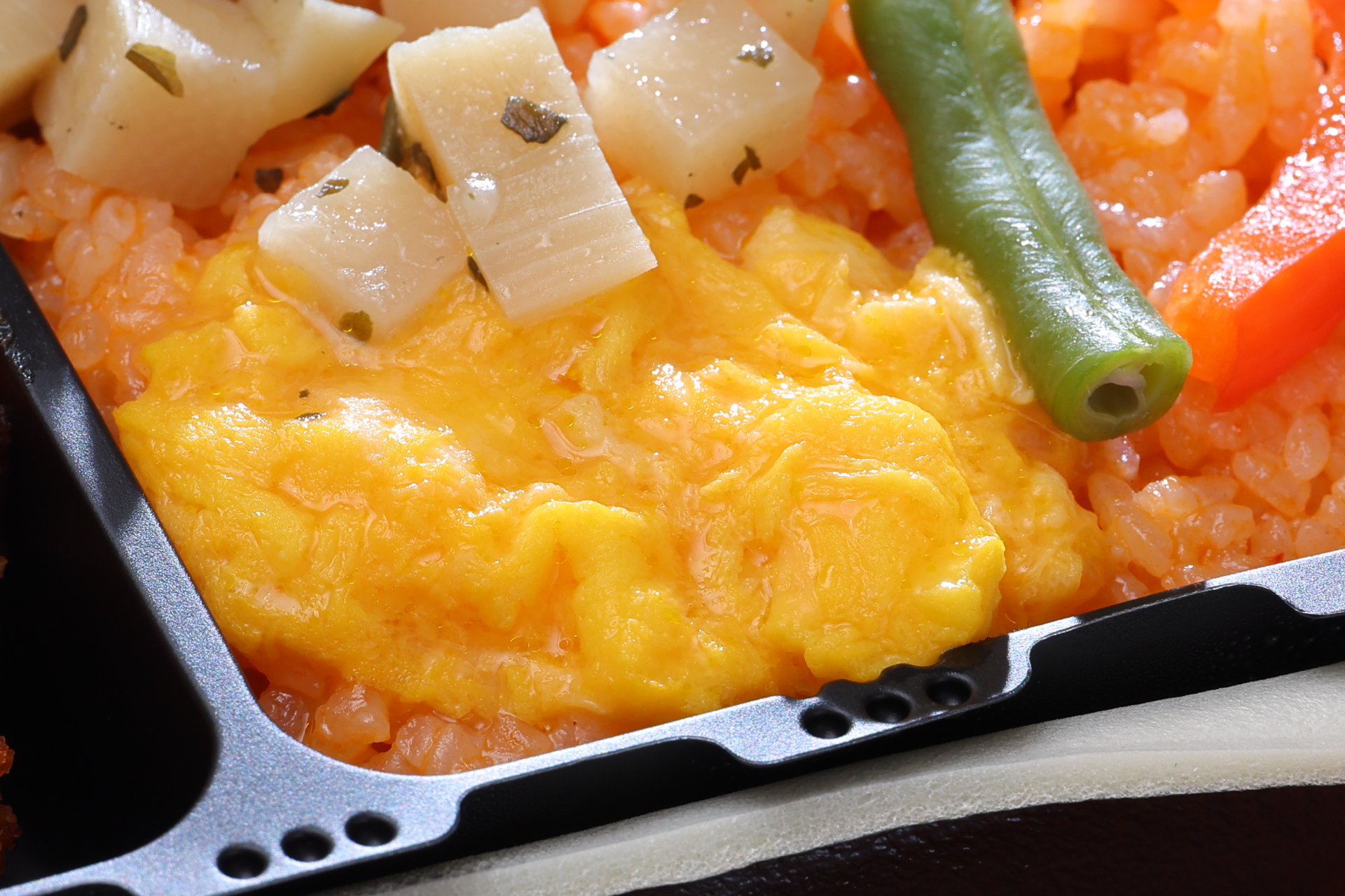 スクランブルエッグのフワフワ感は温めたお弁当ならでは