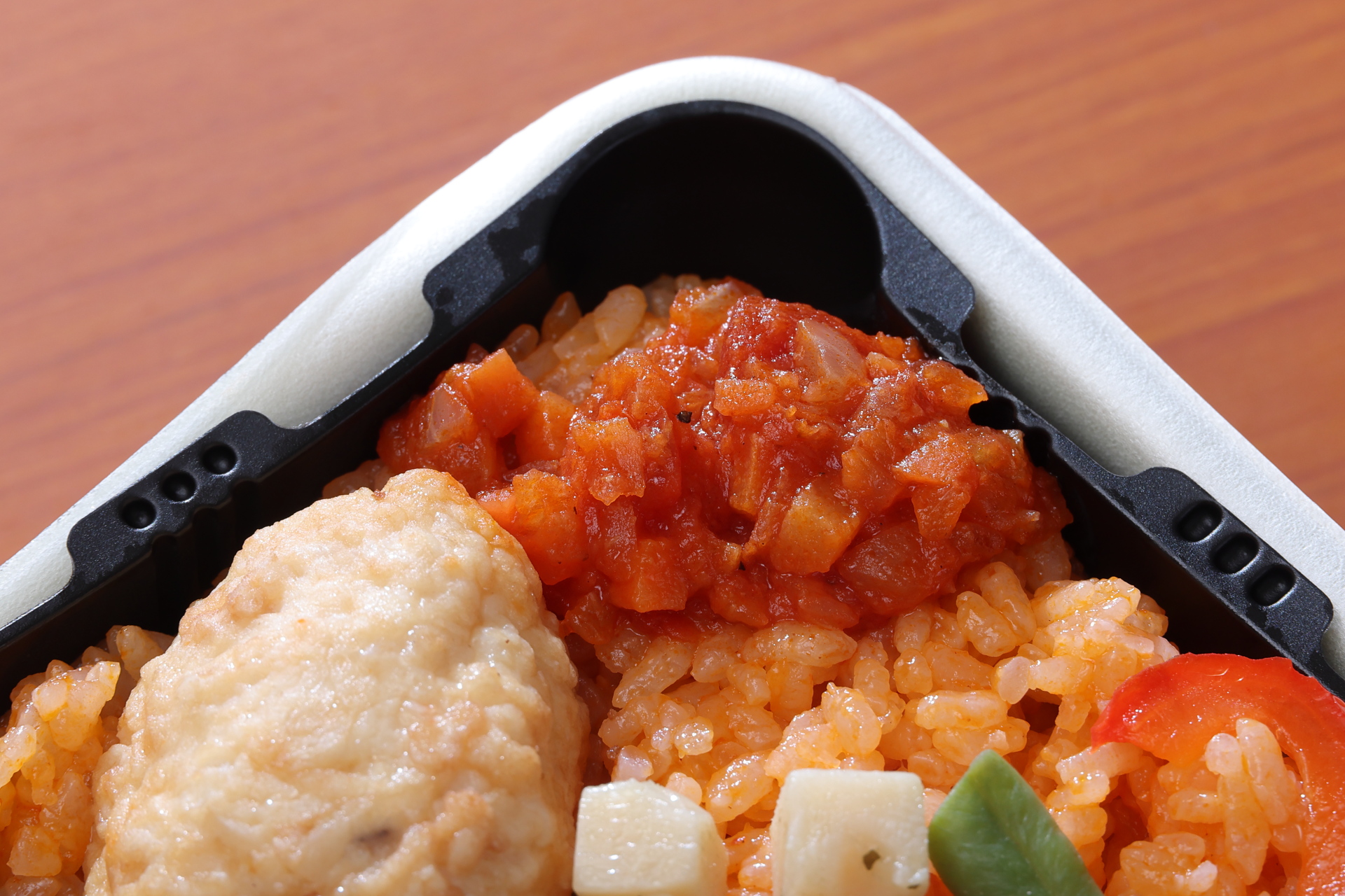 江戸甘味噌を隠し味に使った玉ねぎとニンジン入りトマトソース